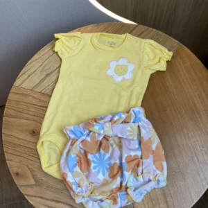 Kit Body e Shorts Floral Amarelo Tilly Baby - M